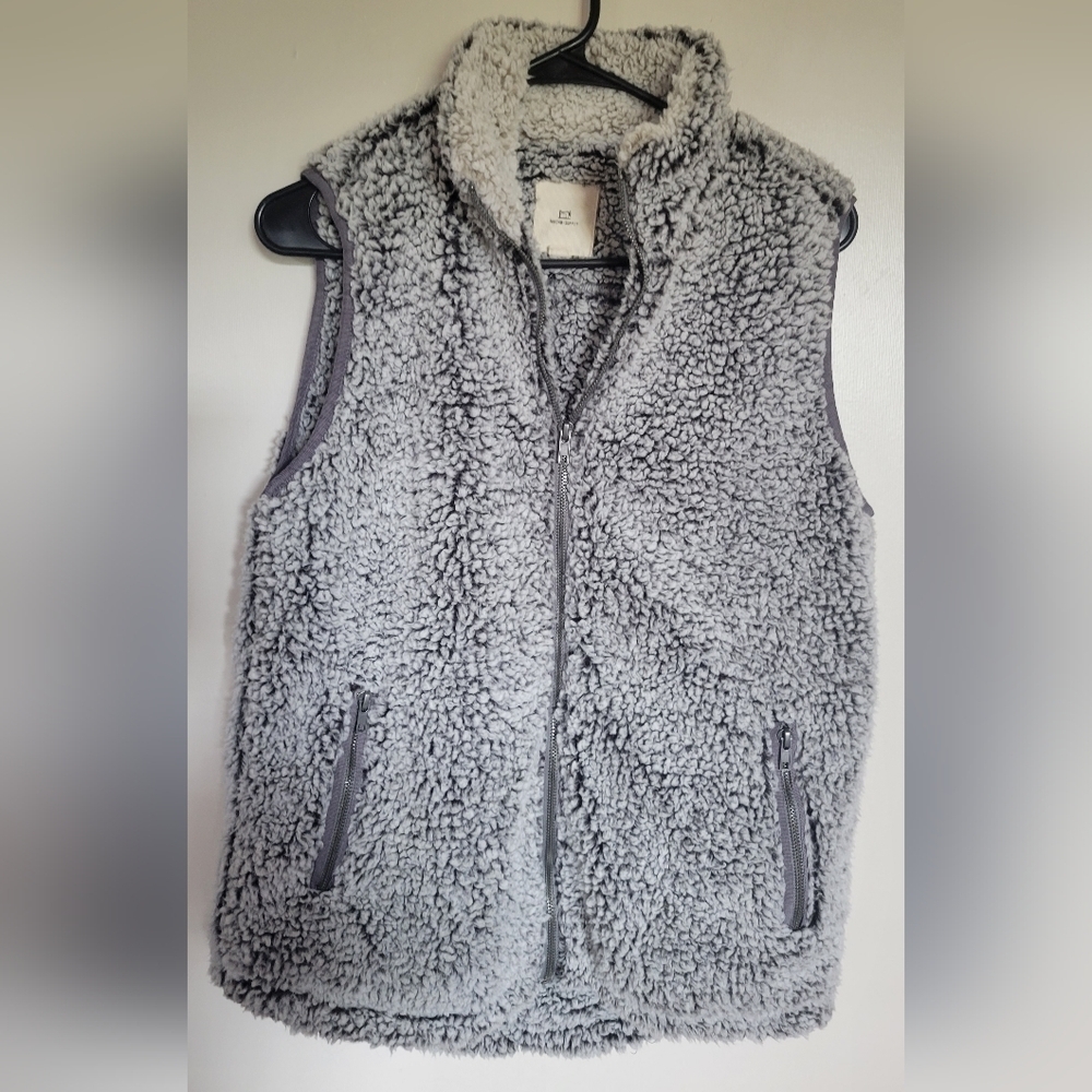 Thread & Supply Women's Gray Sherpa Zip up Vest Size Small